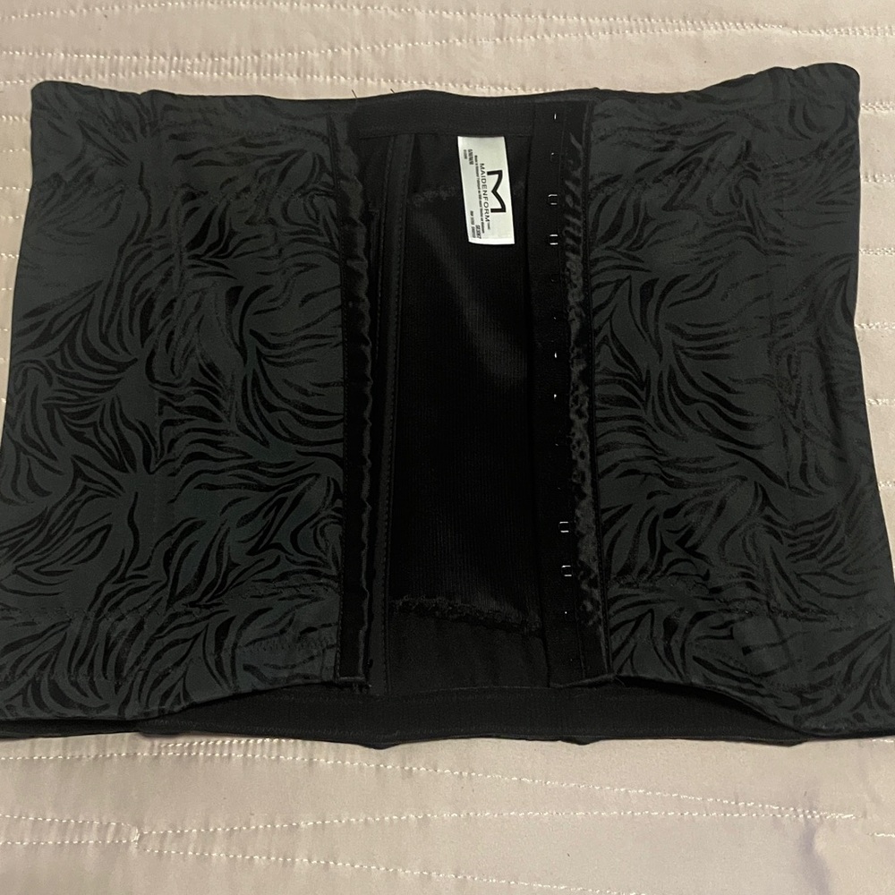 Maidenform Waist Control Cincher Size Medium - Picture 2 of 7